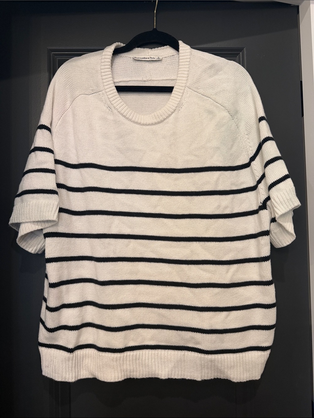 Abercrombie & Fitch Classic White and Black Striped Women’s Sweater